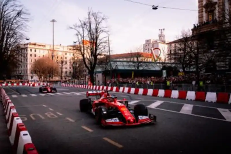 lewis hamilton charles leclerc a milano 7