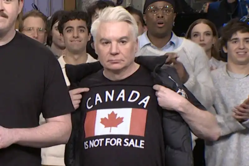 mike myers con la maglietta il canada non e' in vendita