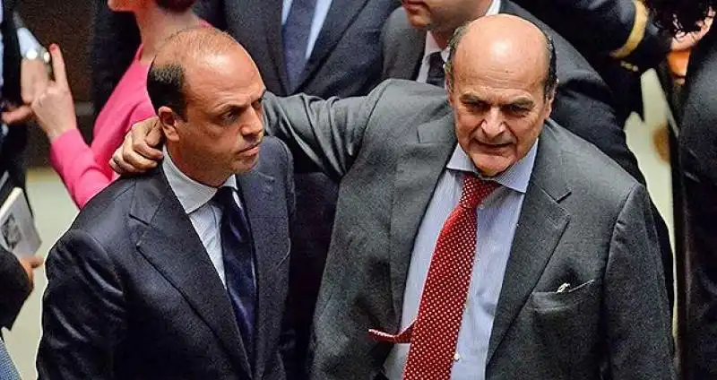 abbraccio ALFANO E BERSANI