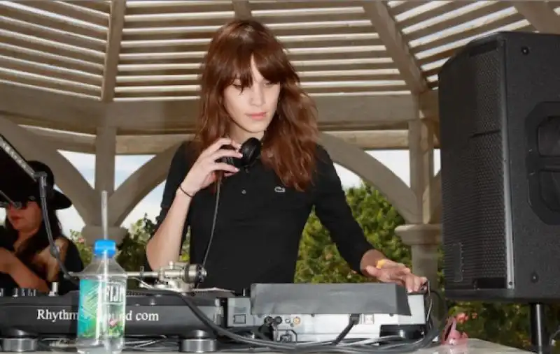 alexa chung played dj 