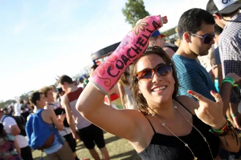 devoted fans took the coachella theme to a whole new level 