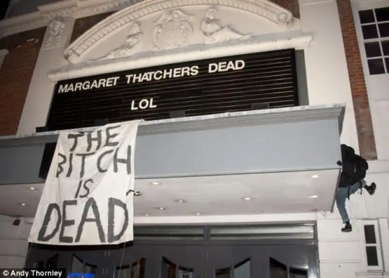 DISORDINI A BRIXTON DURANTE I FESTEGGIAMENTI PER LA MORTE DELLA THATCHER 