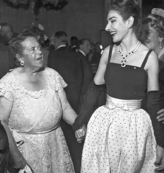 ELSA MAXELL E CALLAS