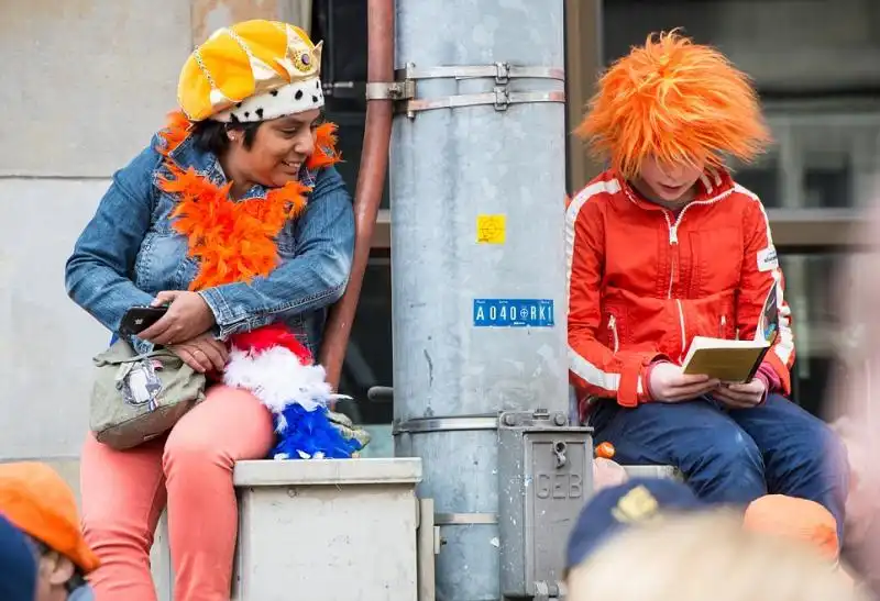 FESTA NELLE STRADE DI AMSTERDAM DOPO LINCONORAZIONE DI RE GUGLIELMO 