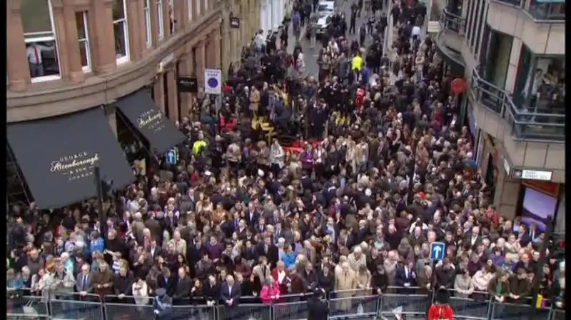 LA FOLLA PER I FUNERALI DI MARGARET THATCHER 