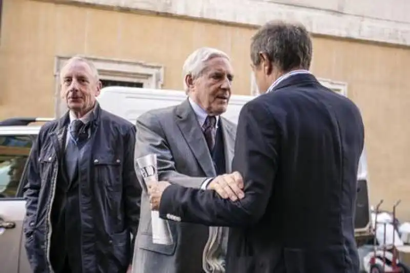 FRANCO MARINI INCONTRA GIOVANNI MINOLI ENTRANDO A PALAZZO GIUSTINIANI 