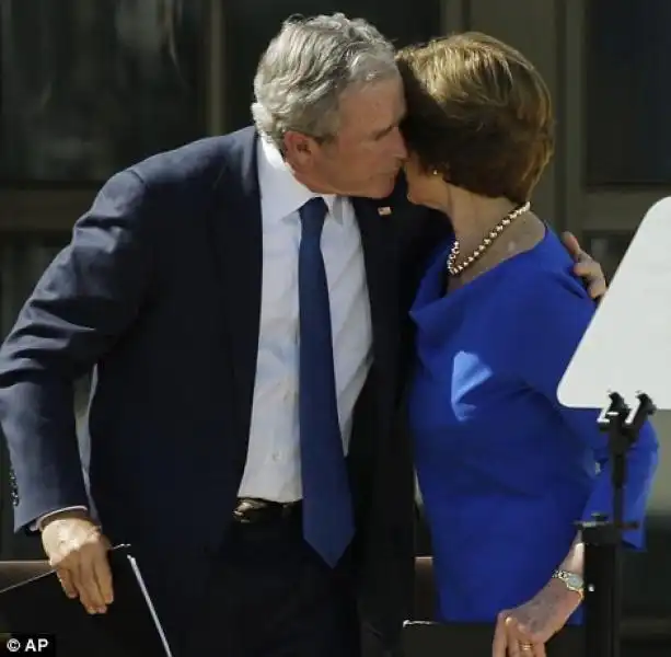 GEORGE W BUSH E LA MOGLIE LAURA ALL'INAUGURAZIONE DELLA GEORGE W BUSH LIBRARY