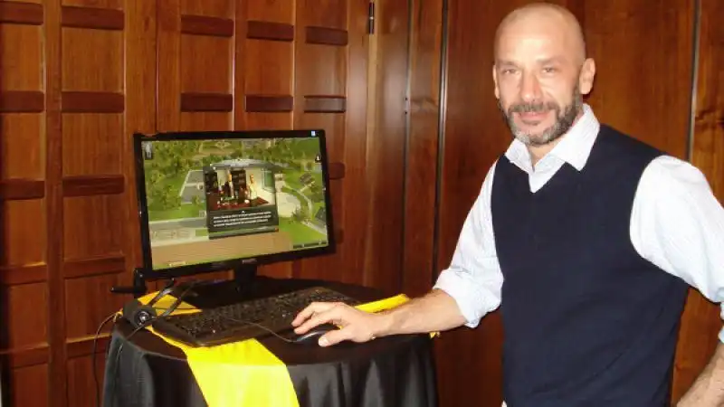 GIANLUCA VIALLI GIOCA A LORDS OF FOOTBALL