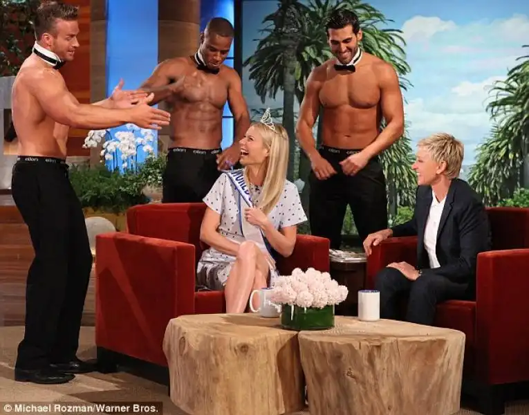 GWYNETH PALTROW CIRCONDATA DA SPOGLIARELLISTI DURANTE L'INTERVISTA TV CON ELLEN DEGENERES