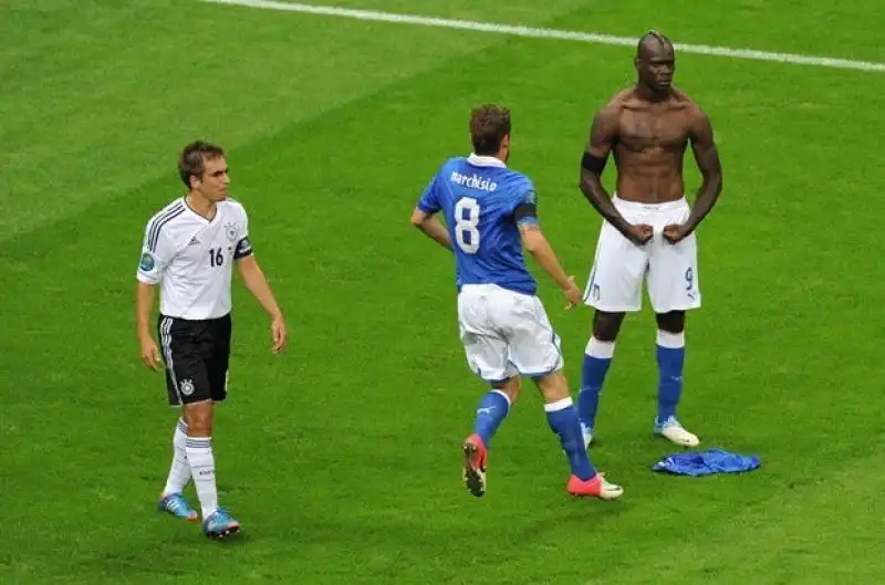 ITALIA GERMANIA 2012 - IL GOL DI BALOTELLI