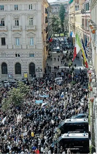 NAPOLI MANIFESTAZIONE ANTI DE MAGISTRIS jpeg