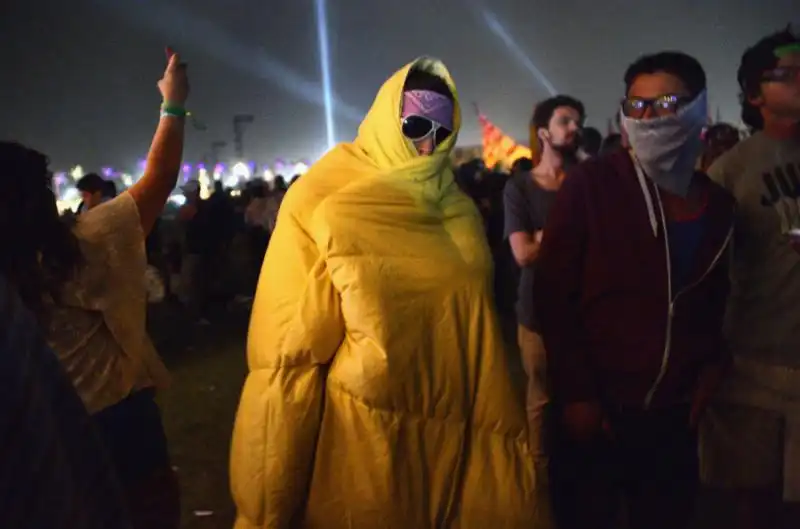 others covered up with big blankets when the sand storm hit 