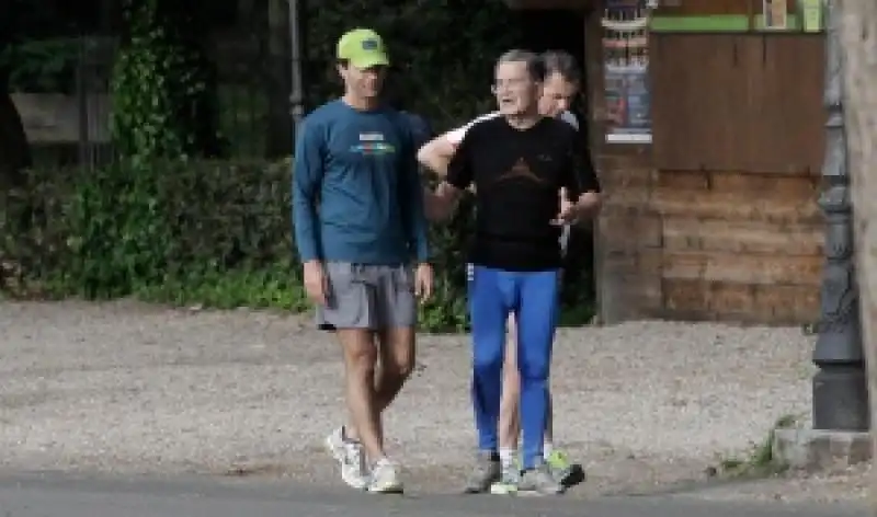 PRODI FA JOGGING CON LA SCORTA A VILLA BORGHESE A ROMA Foto Panegrossi GMT