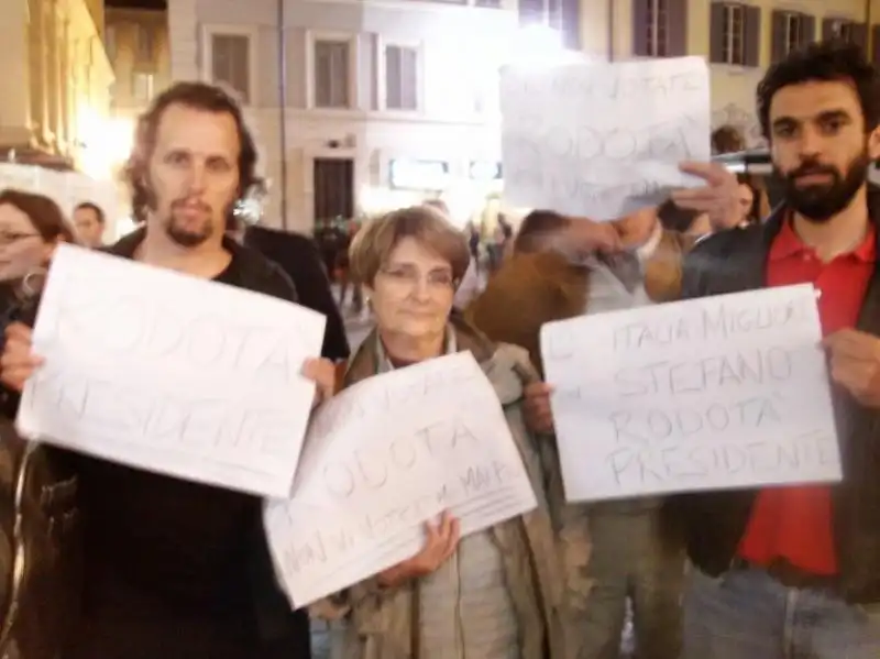 PROTESTA ANTI MARINI TEATRO CAPRANICA 