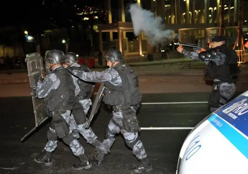 PROTESTE AL MARACANA 