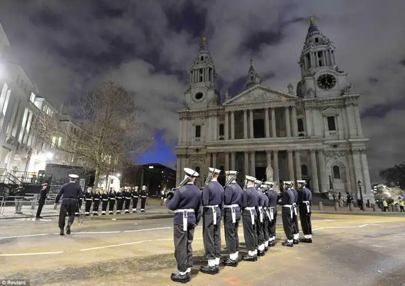 PROVE DEL FUNERALE DELLA THATCHER A LONDRA CON LA BARA VUOTA ALL ALBA 