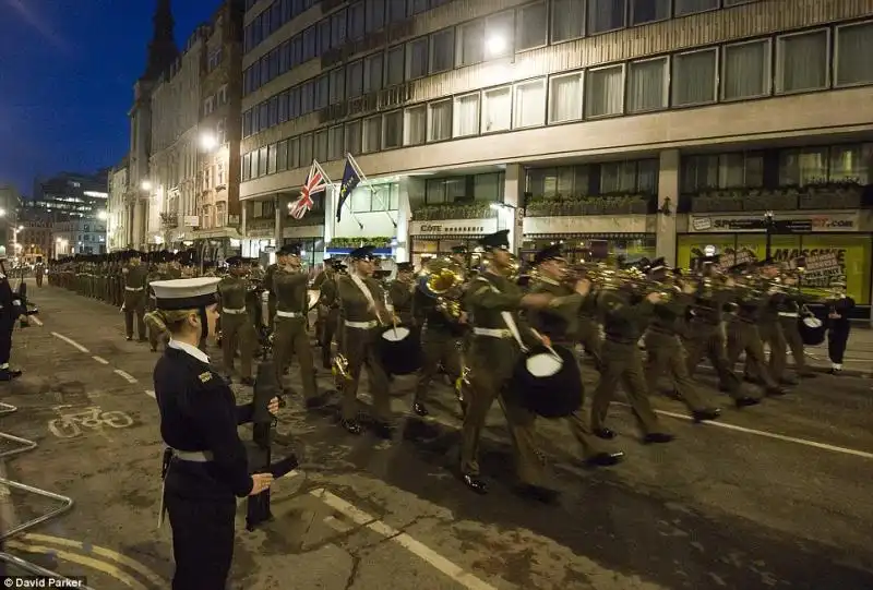 PROVE DEL FUNERALE DELLA THATCHER A LONDRA CON LA BARA VUOTA ALL ALBA 