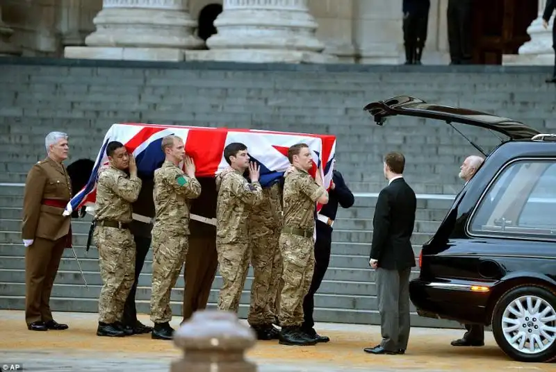 PROVE DEL FUNERALE DELLA THATCHER A LONDRA CON LA BARA VUOTA ALL ALBA 