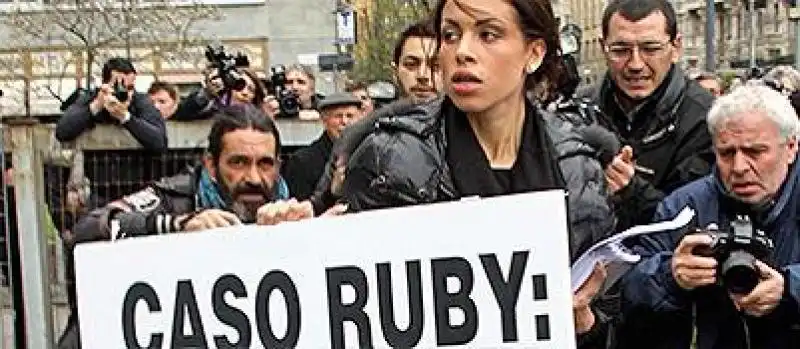 ruby protesta al tribunale di milano 