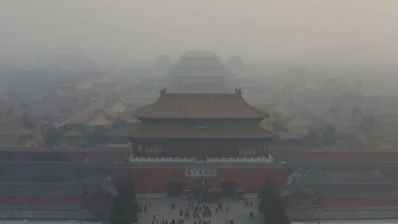 SMOG SOPRA LA CITTA PROIBITA DI PECHINO 