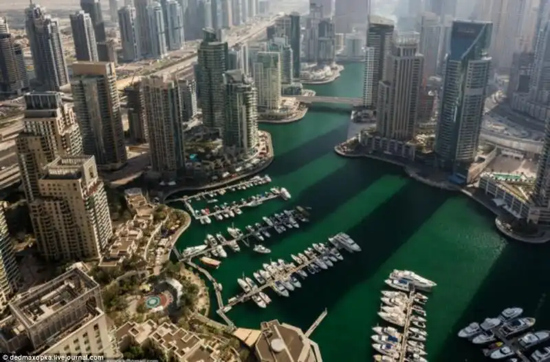 VISTA DAI GRATTACIELI DI DUBAI 