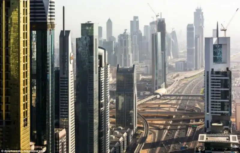 VISTA DAI GRATTACIELI DI DUBAI 