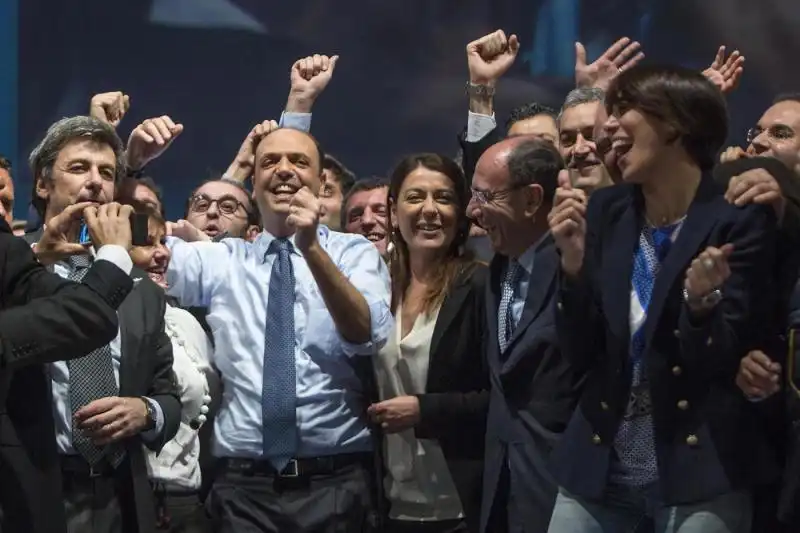 alfano schifani de girolamo ballano happy al congresso di ncd 