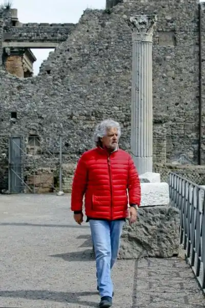 BEPPE GRILLO AGLI SCAVI DI POMPEI 