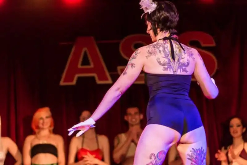 BURLESQUE SHOW ASSTOPIA 