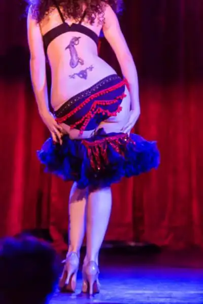 BURLESQUE SHOW ASSTOPIA 