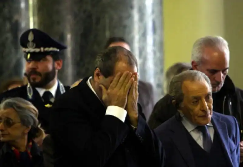 CAMERA ARDENTE DI GERARDO DAMBROSIO ANTONIO DI PIETRO 