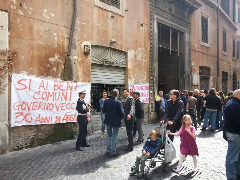 LA CASA DELLE DONNE DI VIA DEL GOVERNO VECCHIO OCCUPATA SIMBOLICAMENTE 