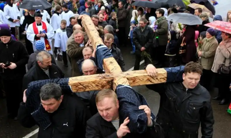 Cattolici bielorussi in processione jpeg