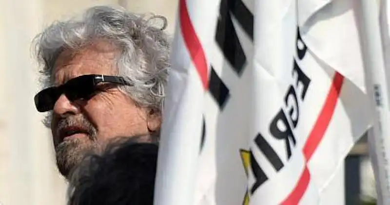 IL COMIZIO DI BEPPE GRILLO A PIOMBINO