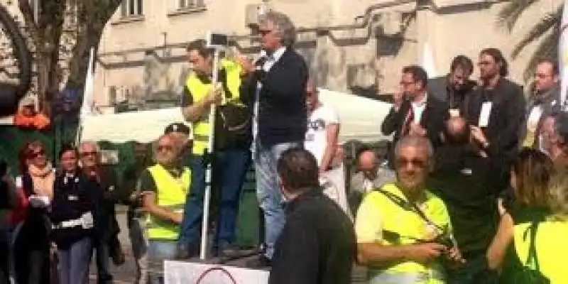 IL COMIZIO DI BEPPE GRILLO A PIOMBINO