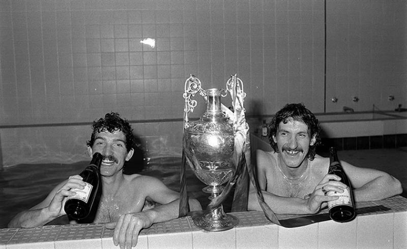 Graeme Souness e Terry McDermott festeggiano il Liverpool