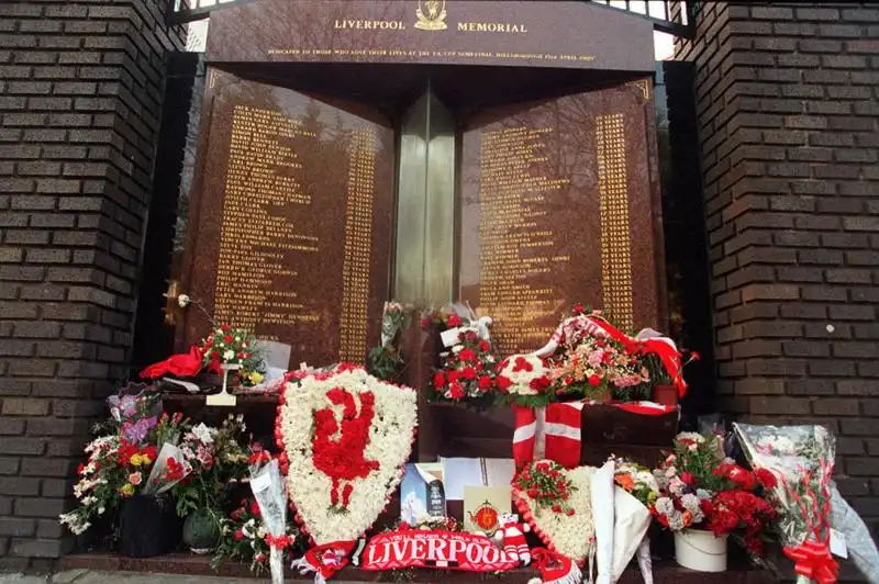 LIVERPOOL MEMORIAL PER LE VITTIME DI HILLSBOROUGH 