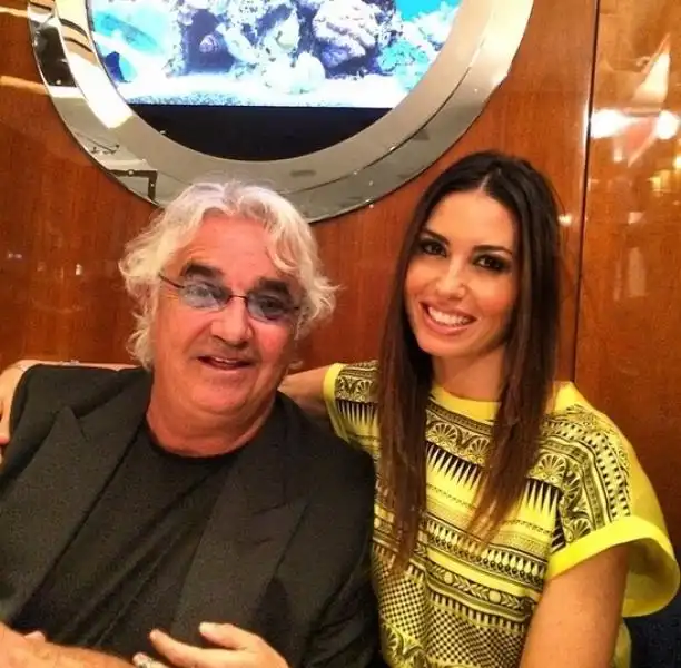 LUCIO PRESTA FOTOGRAFA IL COMPLEANNO DI BRIATORE CON LA GREGORACI 