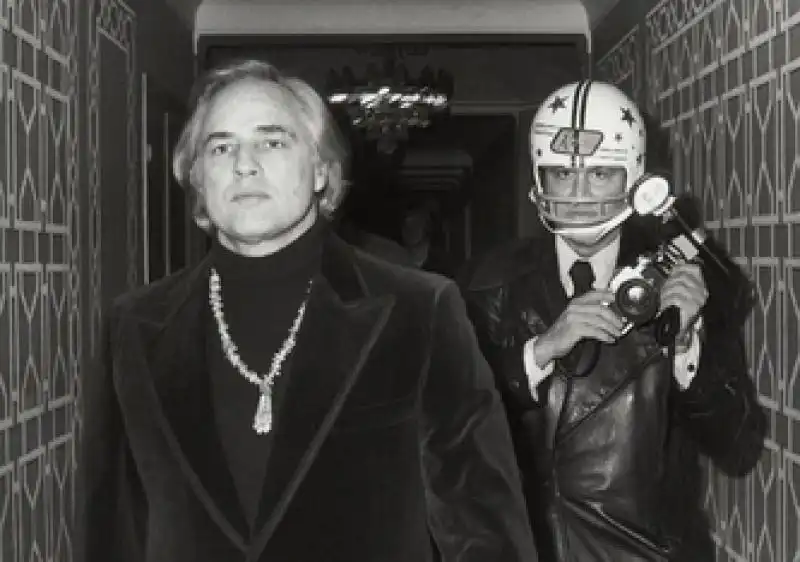 Marlon Brando e Galella 