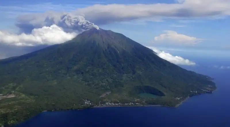 Monte Gamalama in Indonesia 