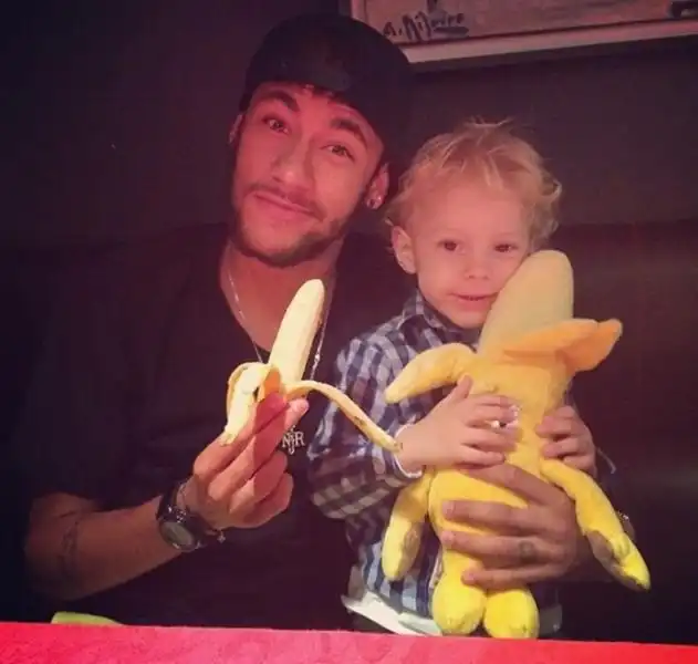 NEYMAR CON BANANA 