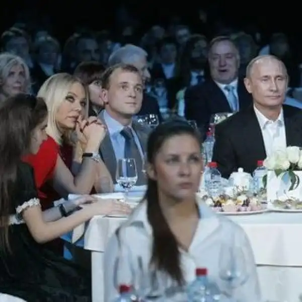 ORNELLA MUTI E PUTIN A TAVOLA