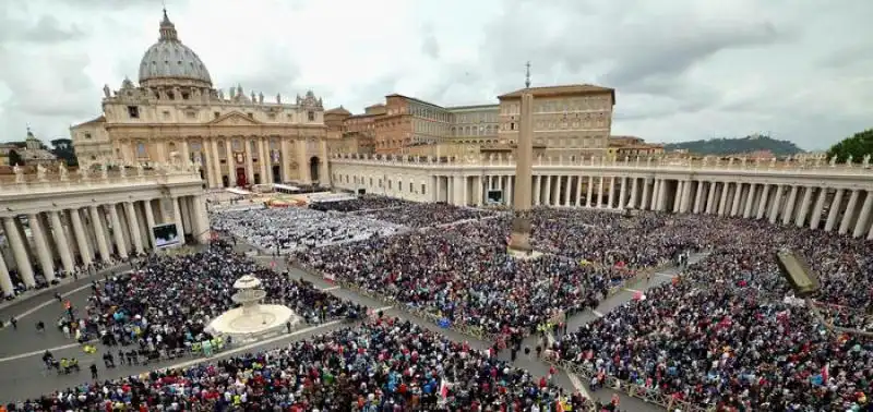 I PAPI SANTI IN VATICANO CANONIZZAZIONE DI WOJTYLA E RONCALLI 