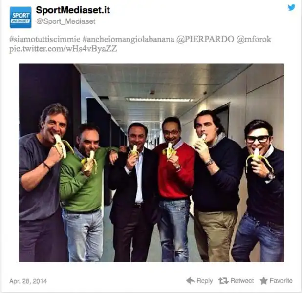 PIERLUIGI PARDO E I GIORNALISTI DI SPORT MEDIASET CON LA BANANA 