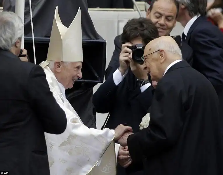 RATZINGER E NAPOLITANO I PAPI SANTI IN VATICANO CANONIZZAZIONE DI WOJTYLA E RONCALLI 