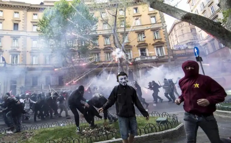 Roma, guerriglia urbana