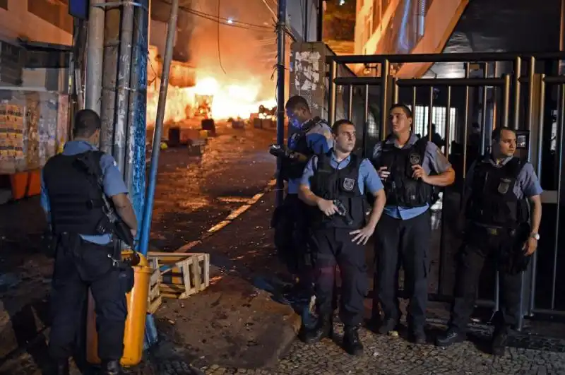 SCONTRI NELLE FAVELAS A RIO DE JANEIRO 