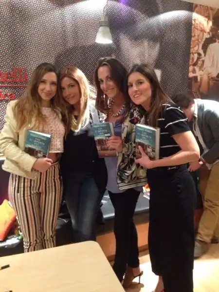 SELVAGGIA LUCARELLI E LE SUE PICCOLE FANS 