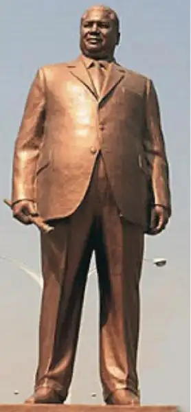 STATUA DI BRONZO DI MUGABE