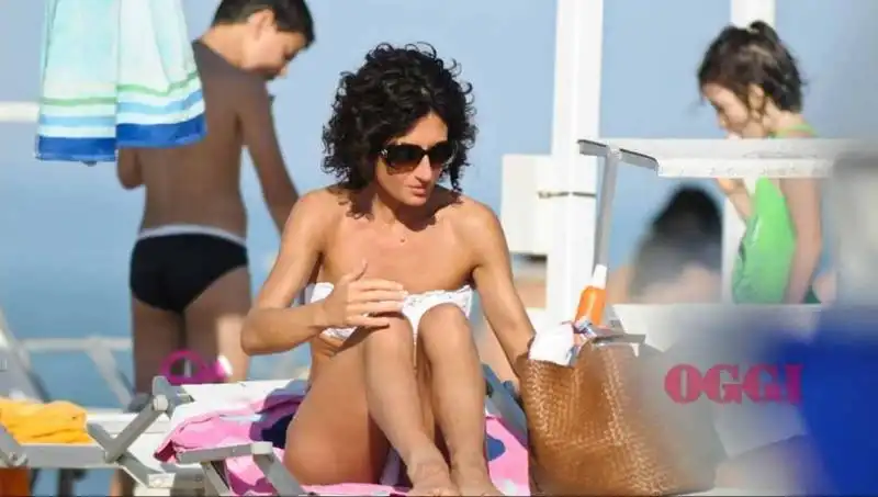 AGNESE LANDINI IN SPIAGGIA